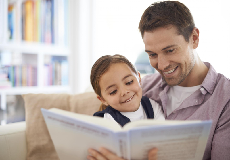 خواندن کتابهای غیردرسی ذهن کودک را فعال میکند خواندن کتابهای غیردرسی ذهن کودک را فعال میکند