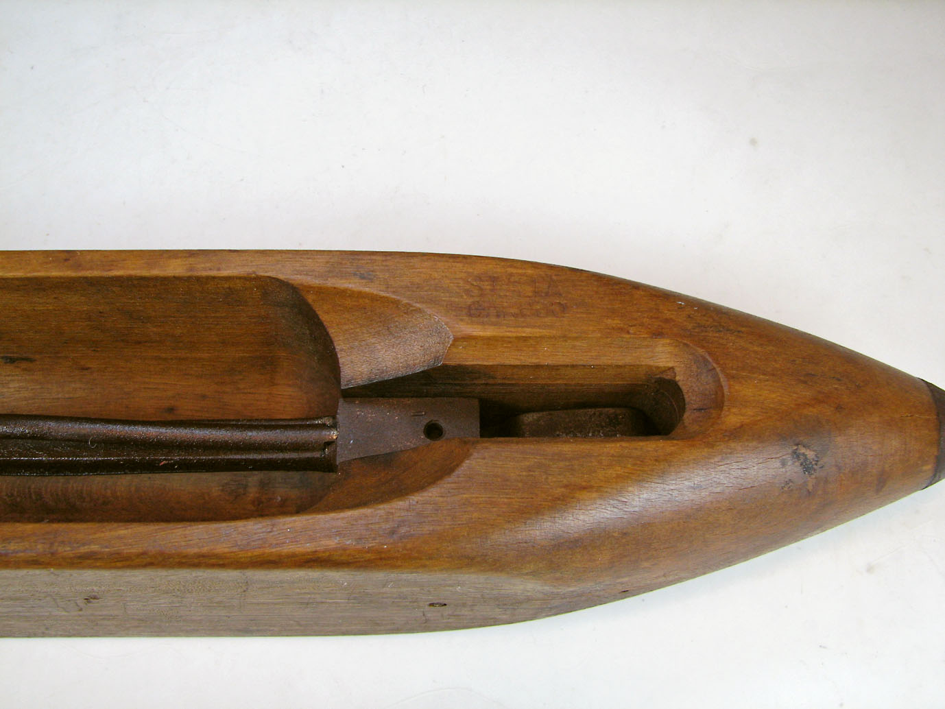 ماسوره چوبی قدیمی همراه یراق فلزی سایز بزرگ 50cm