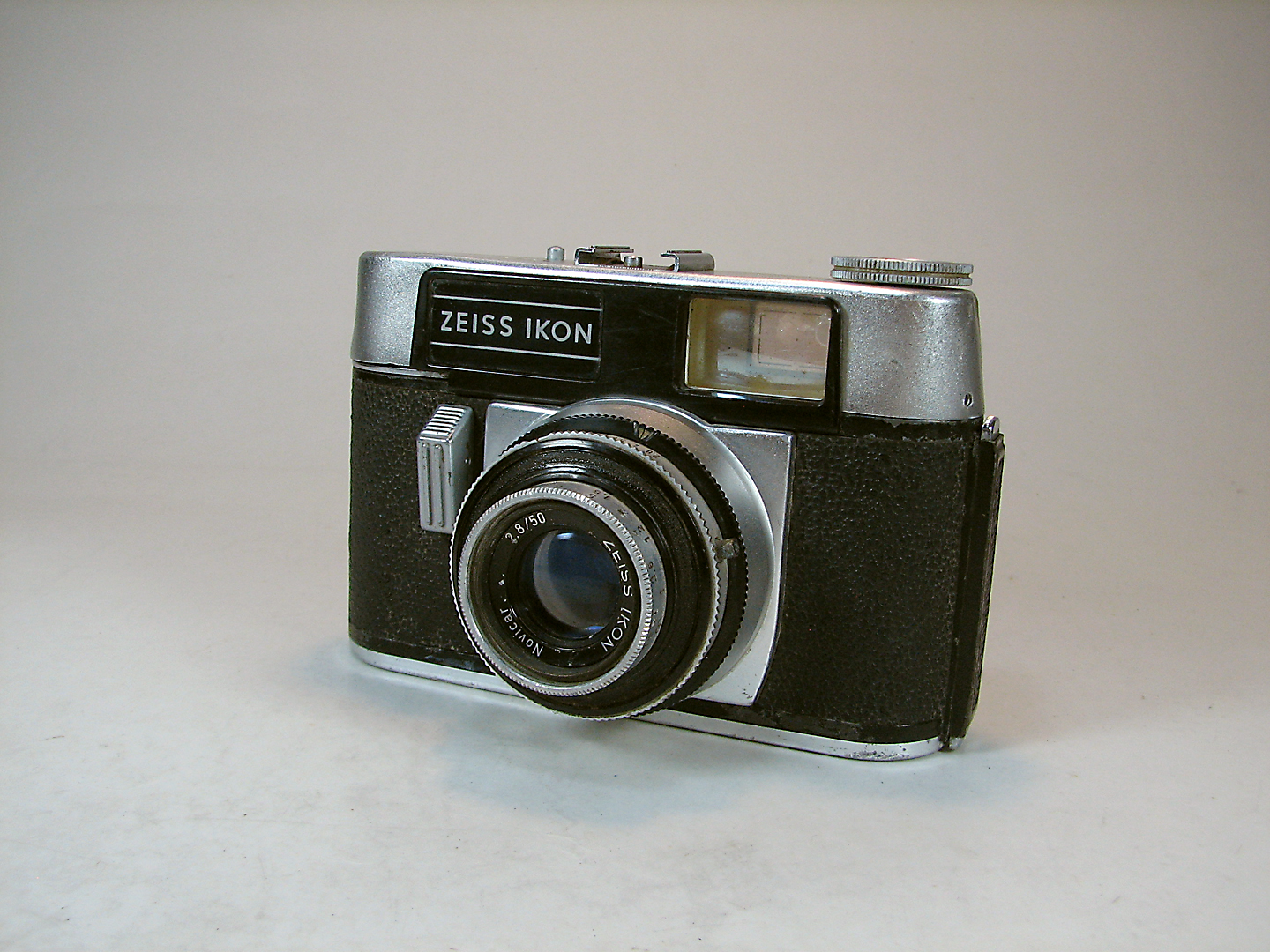 دوربین آلمانی کلکسیونی مارک ZEISS IKON COLORA